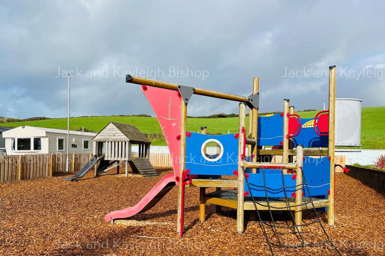 3-Bedroom Holiday Home With Valley Views New Quay Екстериор снимка